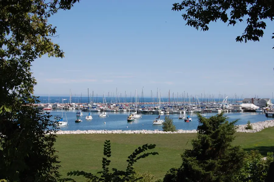 2525 S Shore Dr, Milwaukee, WI 53207 - #3