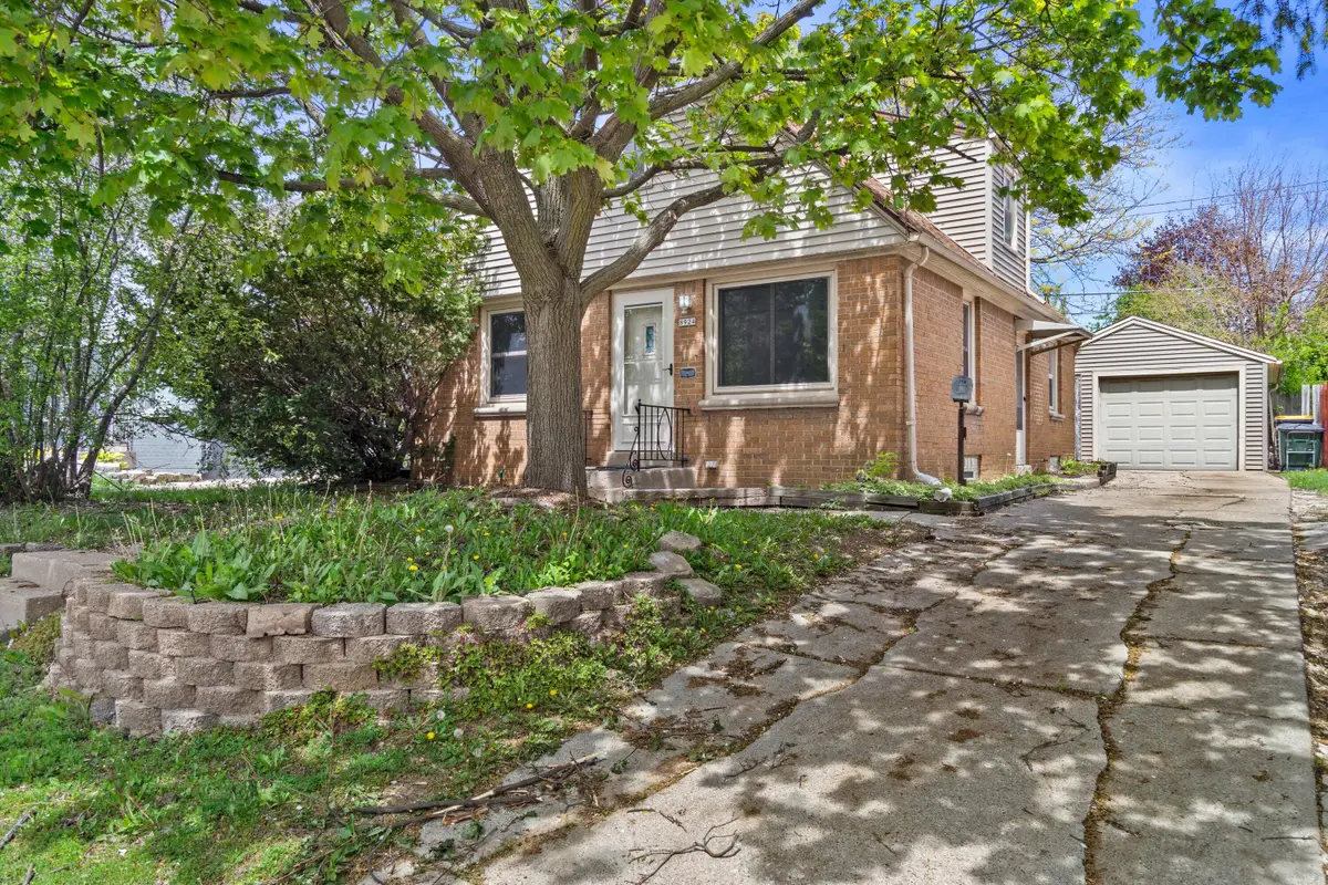 8924 W Lincoln Ave, West Allis, WI 53227 - #1