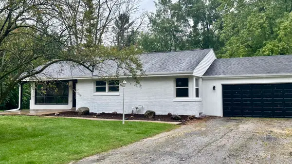 5225 Tuckaway Dr, Greenfield, WI 53221