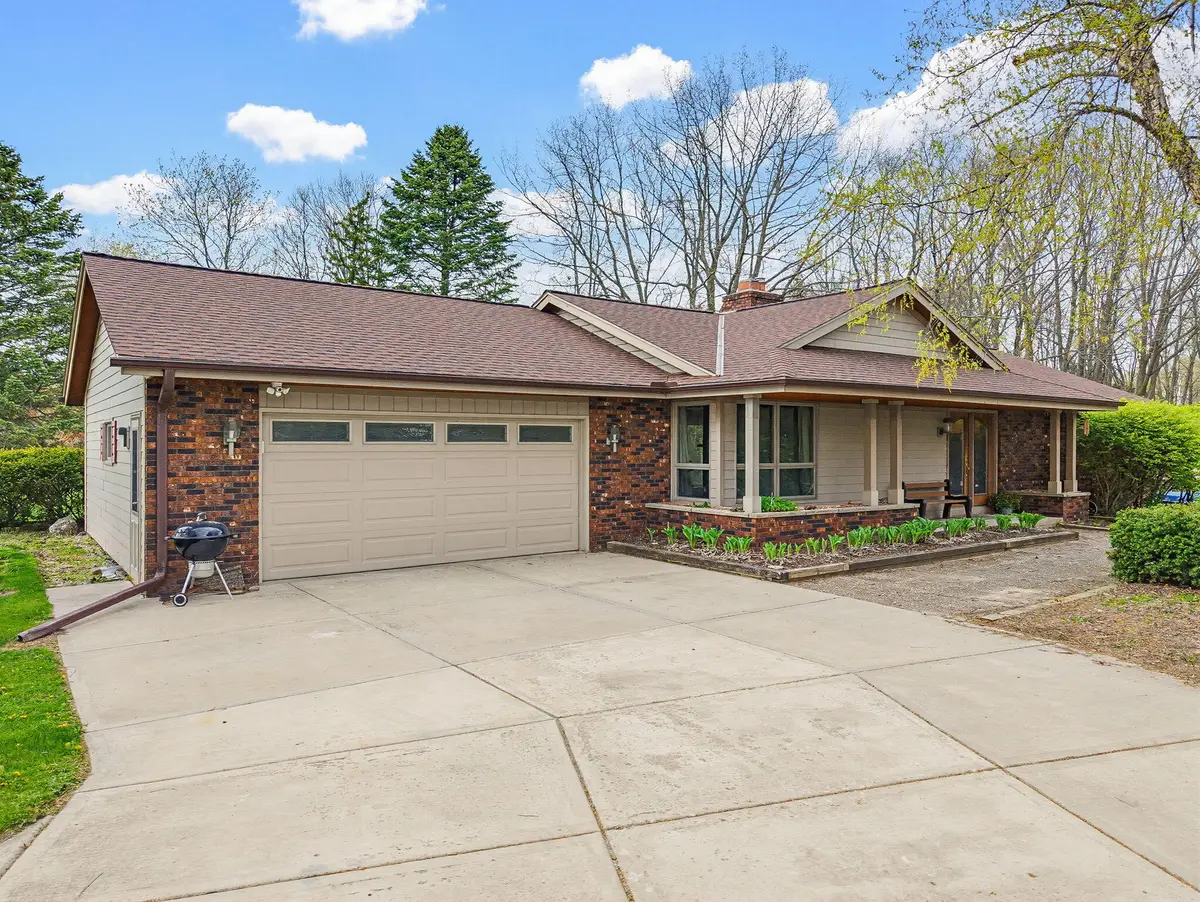 4896 Sunset View Dr, West Bend, WI 53095 - #1
