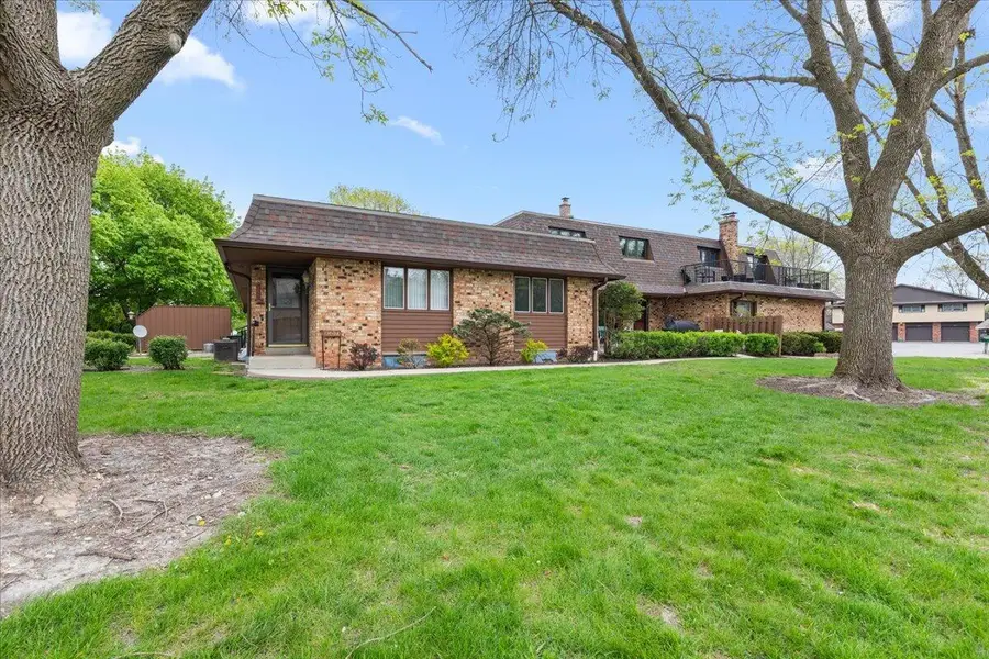17694 Nassau Dr, Brookfield, WI 53045 - #3