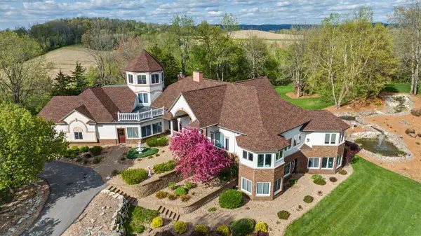N2487 Nuttelman Rd, La Crosse, WI 54601