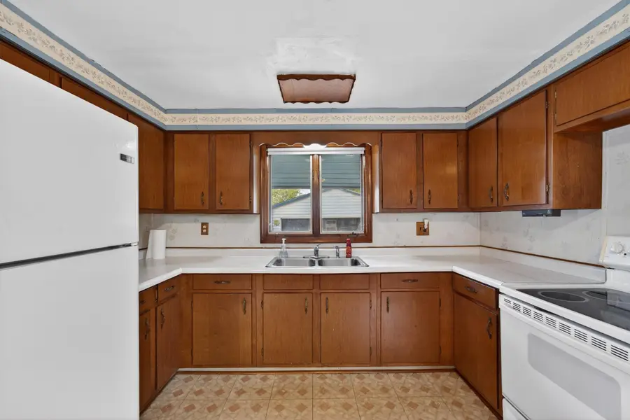 76 S Chestnut St, Oconomowoc, WI 53066 - #2