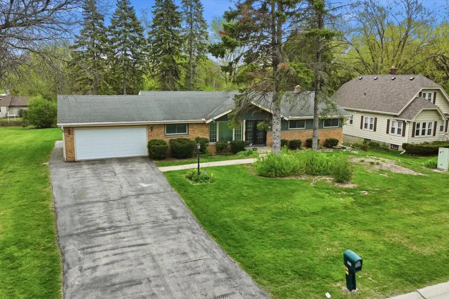6994 N Range Line Rd, Glendale, WI 53209 - #2