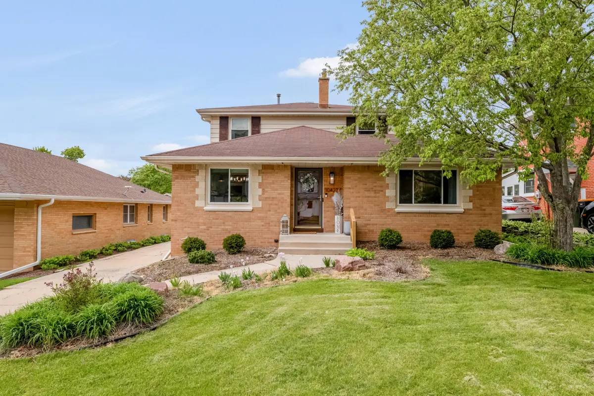 10422 W Hillside Ave, Wauwatosa, WI 53222 - #1