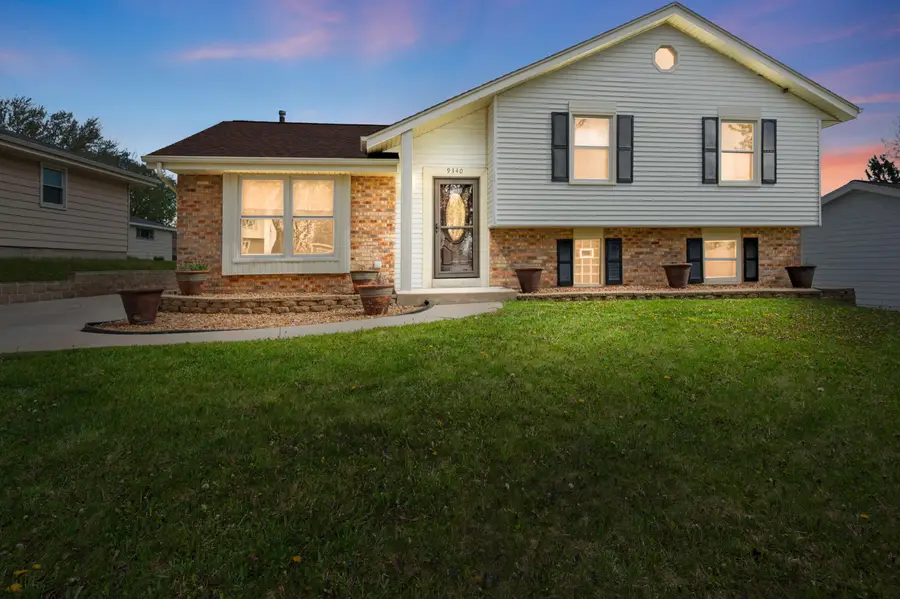 9340 W Arch Ave, Milwaukee, WI 53224 - #2
