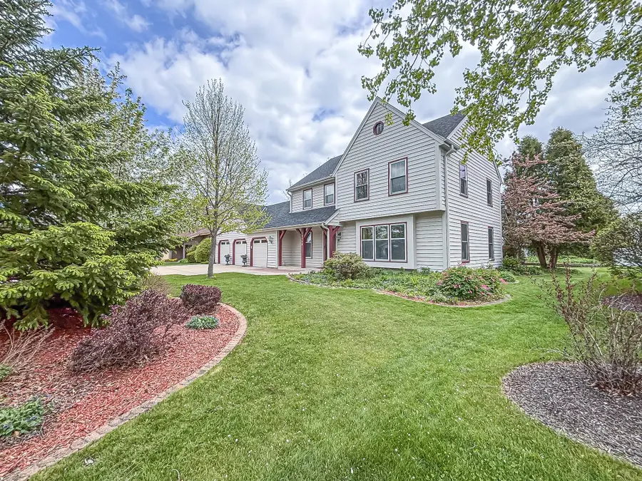 13130 W Scarborough Dr, New Berlin, WI 53151 - #3