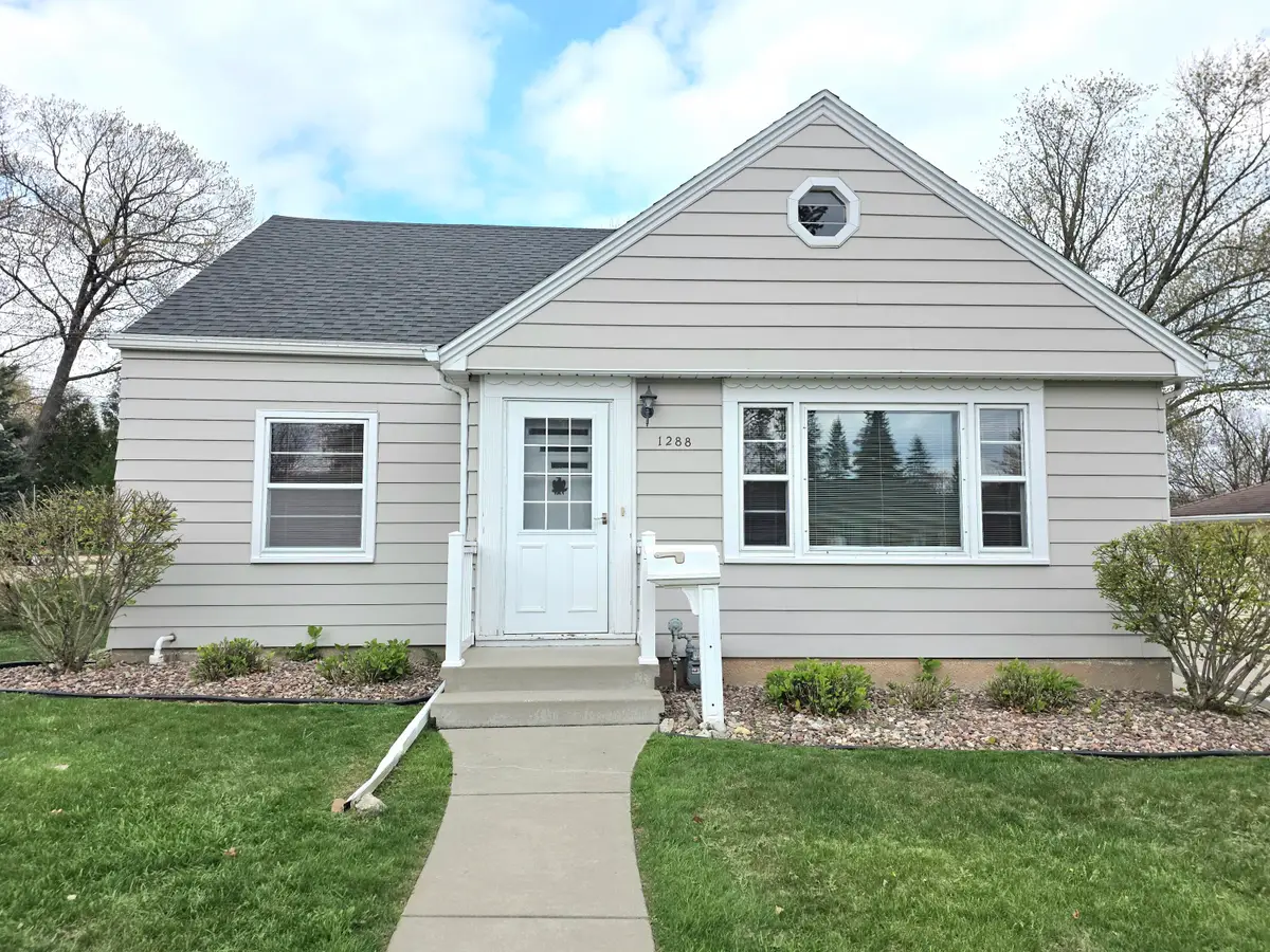 1288 Marian Ln, Green Bay, WI 54304 - #1
