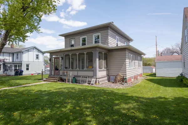 121 S Cedar St, Horicon, WI 53032