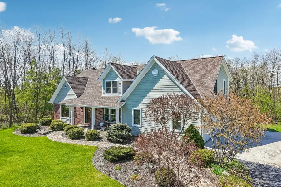 933 Elmwood Way Ct, Hubertus, WI 53033 - #3
