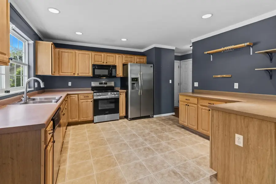 1108 E Pinecrest Ln, Elkhorn, WI 53121 - #2