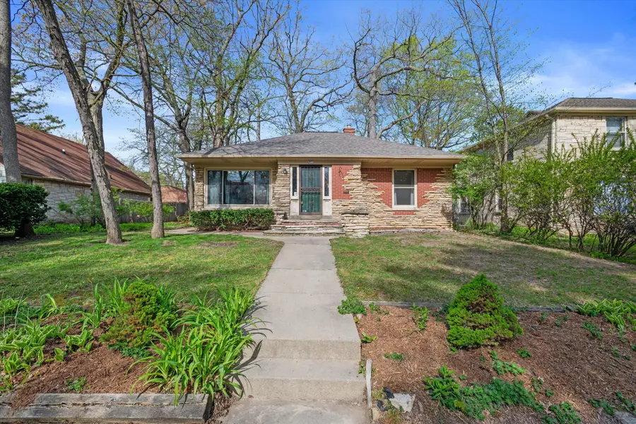 2911 N 82nd St, Milwaukee, WI 53222 - #2