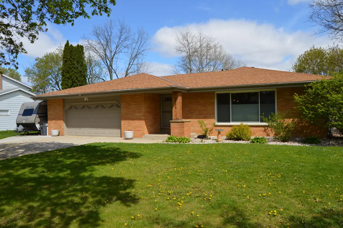 2132 Rambling Rose Rd, Waukesha, WI 53186 - #1