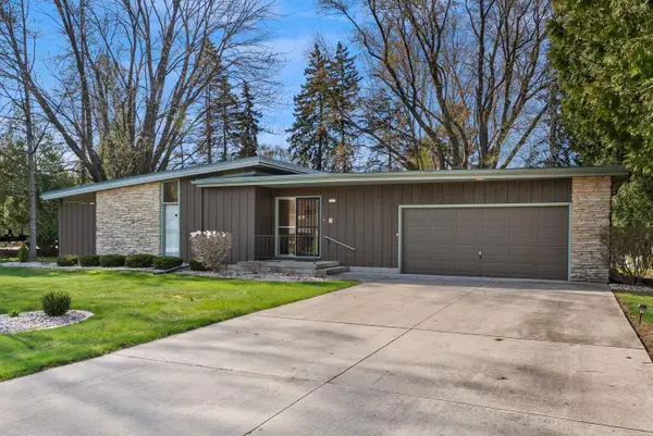 5005 Sunset Rd, Manitowoc, WI 54220