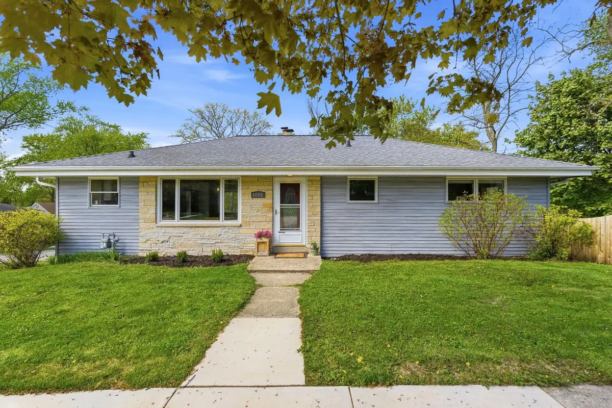 1004 E Newhall Ave, Waukesha, WI 53186 - #1