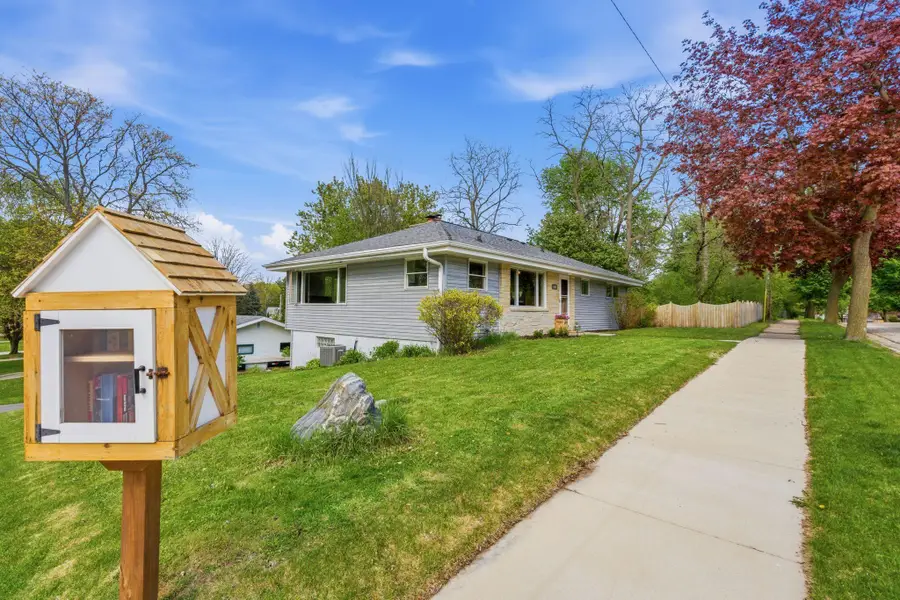 1004 E Newhall Ave, Waukesha, WI 53186 - #3