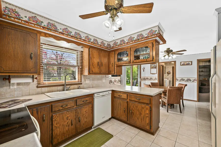 3459 Oak Tree Ln, Elmwood Park, WI 53405 - #3