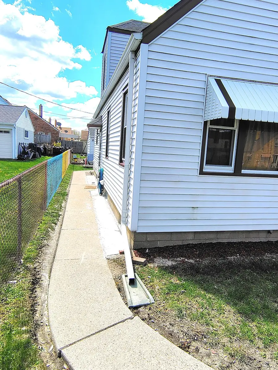 1561 W Morgan Ave, Milwaukee, WI 53221 - #2