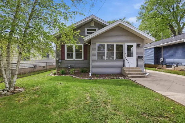 122 Tenny Ave, Waukesha, WI 53186