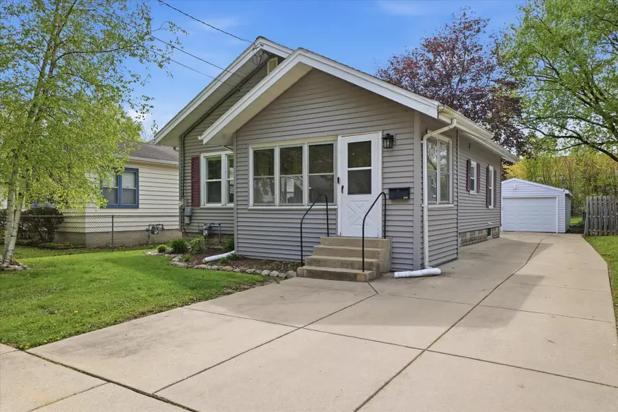 122 Tenny Ave, Waukesha, WI 53186 - #2