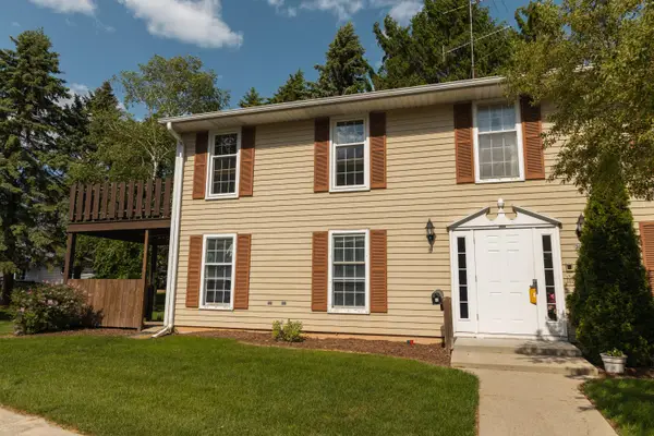 3907 Country Pl, Sheboygan, WI 53081