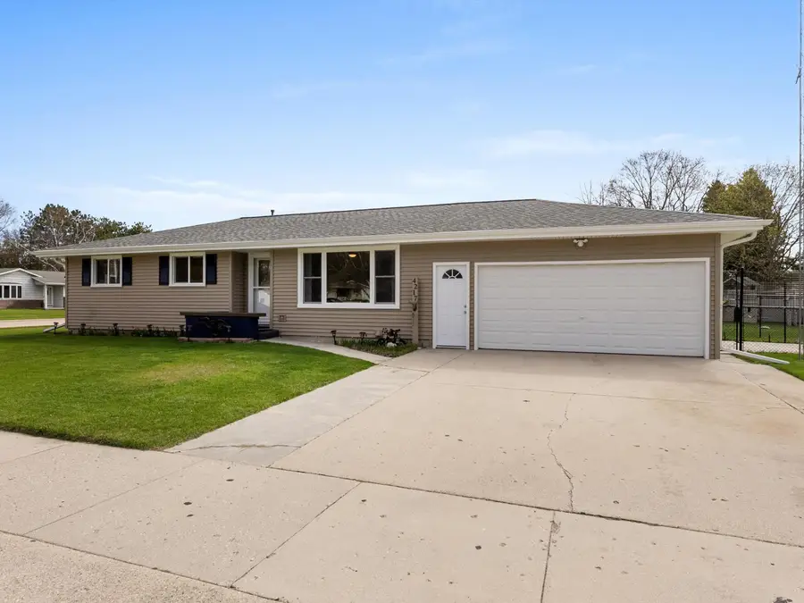4217 Lowell St, Two Rivers, WI 54241 - #2