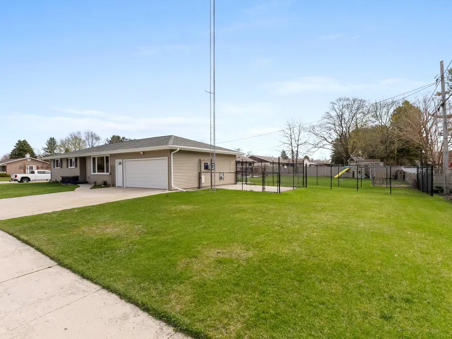 4217 Lowell St, Two Rivers, WI 54241 - #3