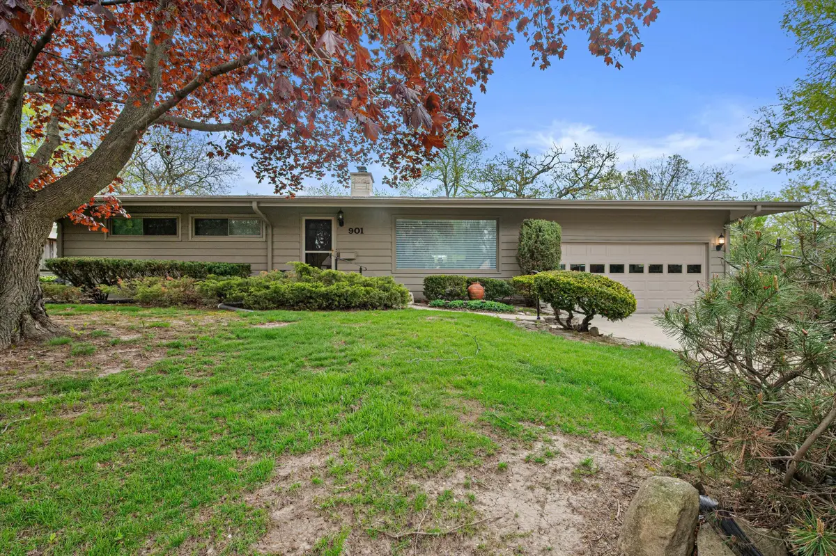 901 Hawthorn Dr, Waukesha, WI 53188 - #1