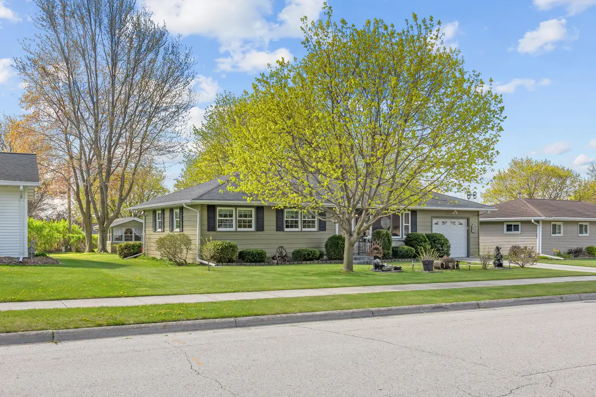 2211 Pleasant Ave, New Holstein, WI 53061 - #1