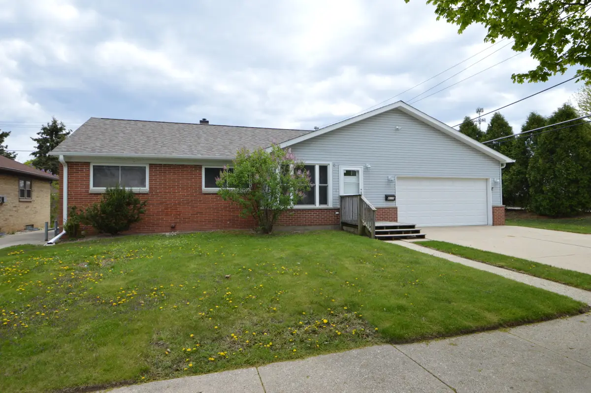 4110 S Troy Ave, Saint Francis, WI 53235 - #1