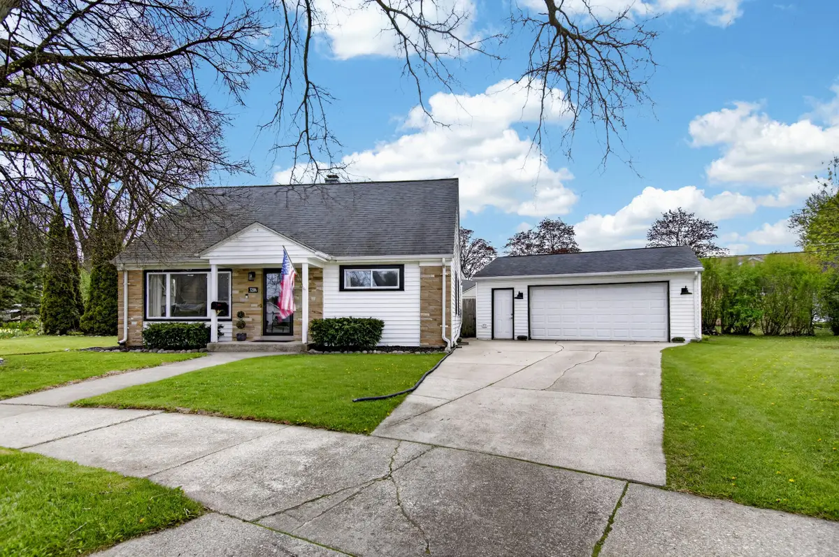 3206 Lakeview Cir, Racine, WI 53402 - #1