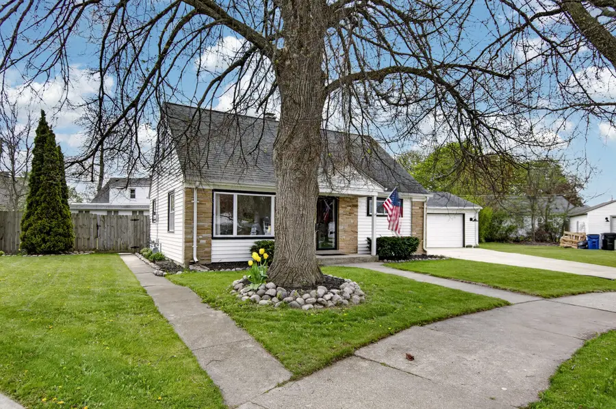 3206 Lakeview Cir, Racine, WI 53402 - #3