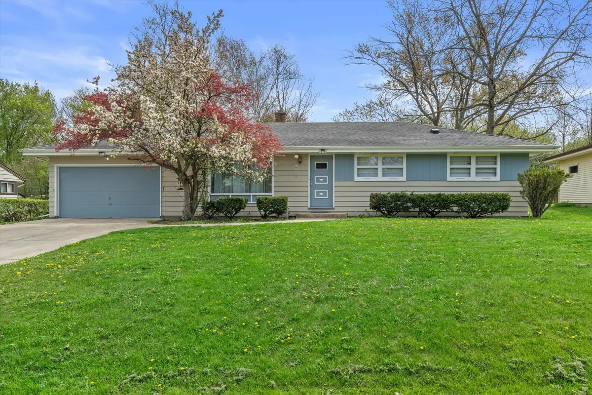 5427 W Spring Ln, Milwaukee, WI 53223 - #1