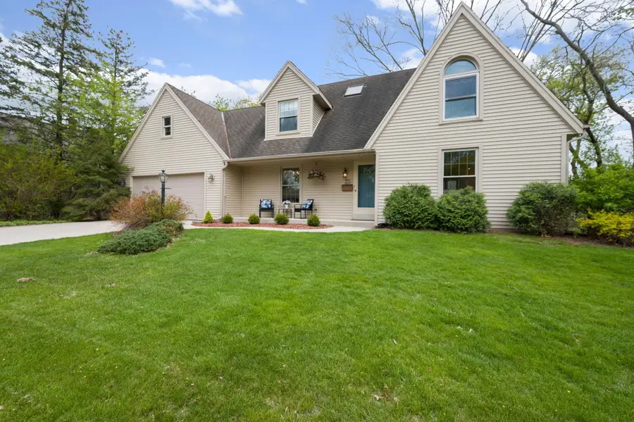 W52N618 Highland Dr, Cedarburg, WI 53012 - #2
