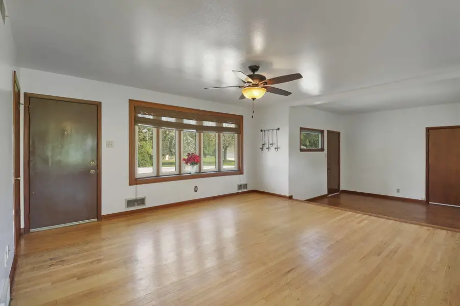 3301 E Carol Ct, Oak Creek, WI 53154 - #2