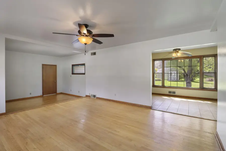3301 E Carol Ct, Oak Creek, WI 53154 - #3