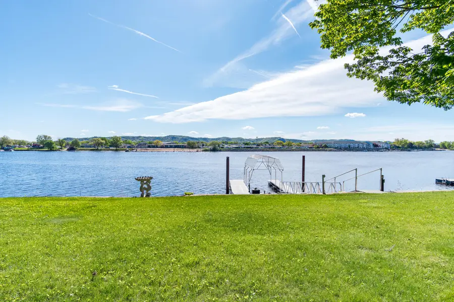 1812 Nakomis Ave, French Island, WI 54603 - #2