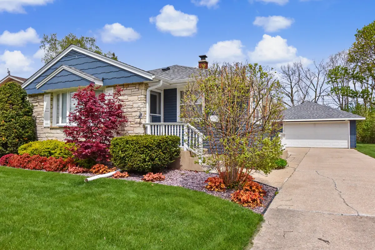 810 Carrington Ave, South Milwaukee, WI 53172 - #1