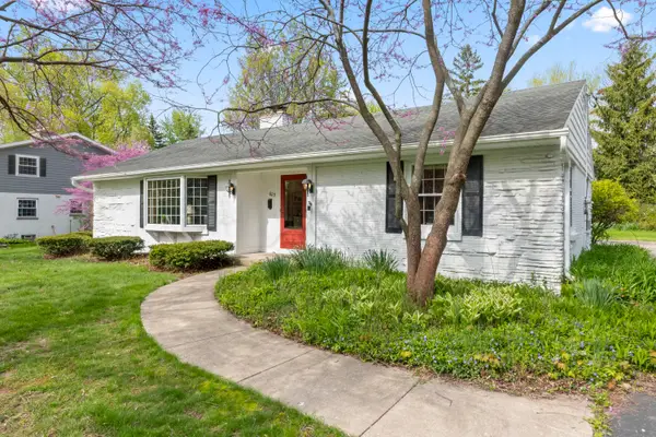 825 Kurtis Dr, Elm Grove, WI 53122