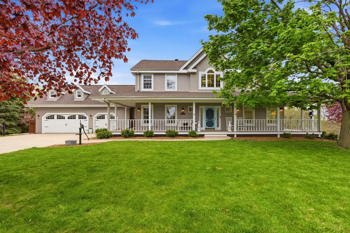 105 Mark Ct, North Prairie, WI 53153 - #1