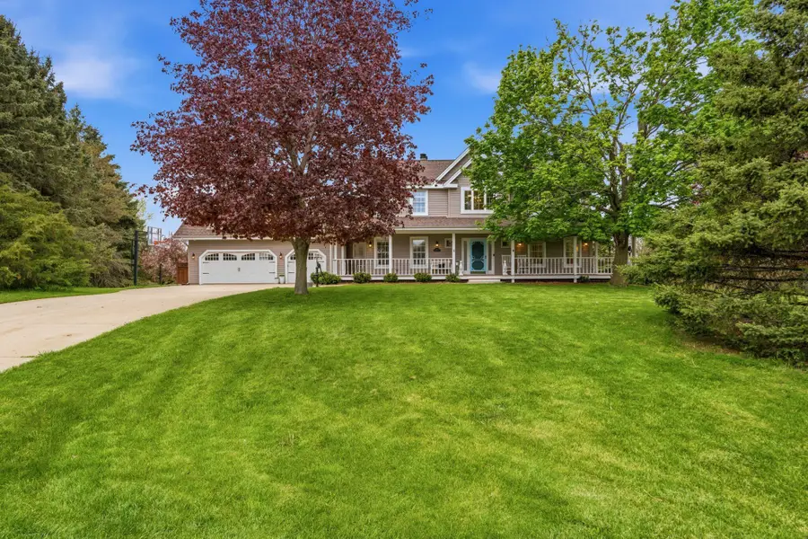 105 Mark Ct, North Prairie, WI 53153 - #2