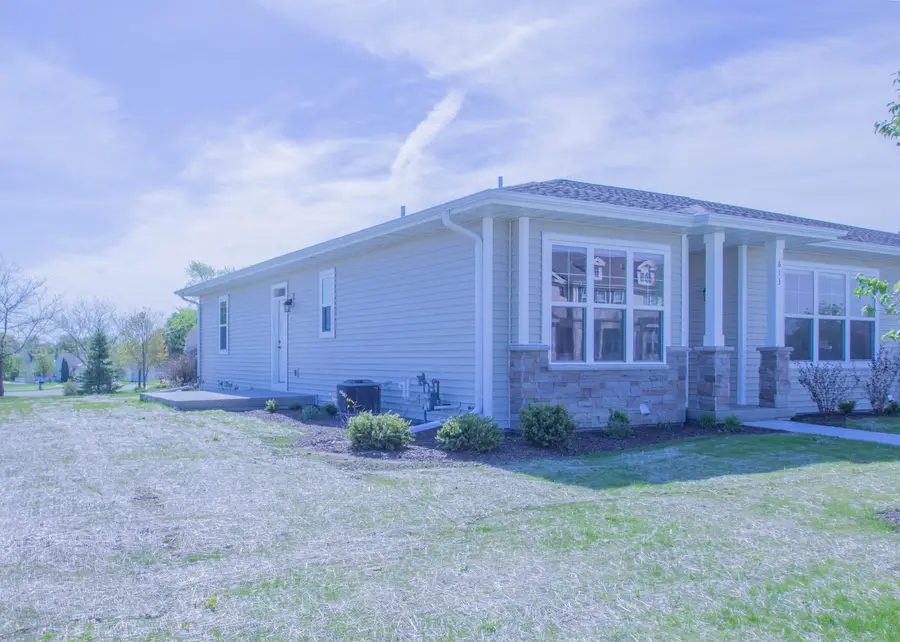 613 Hunter Oaks Blvd, Watertown, WI 53094 - #3