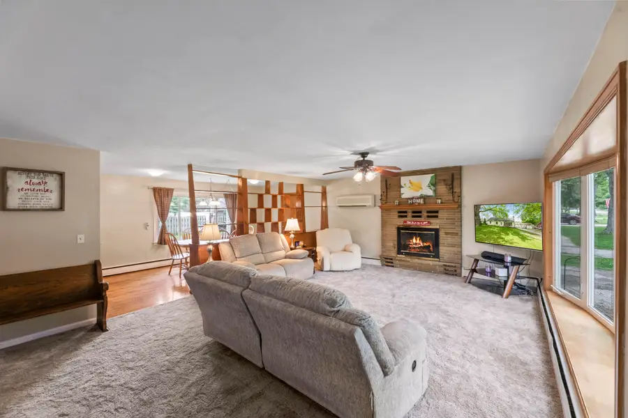 251 S Main St, Dousman, WI 53118 - #2