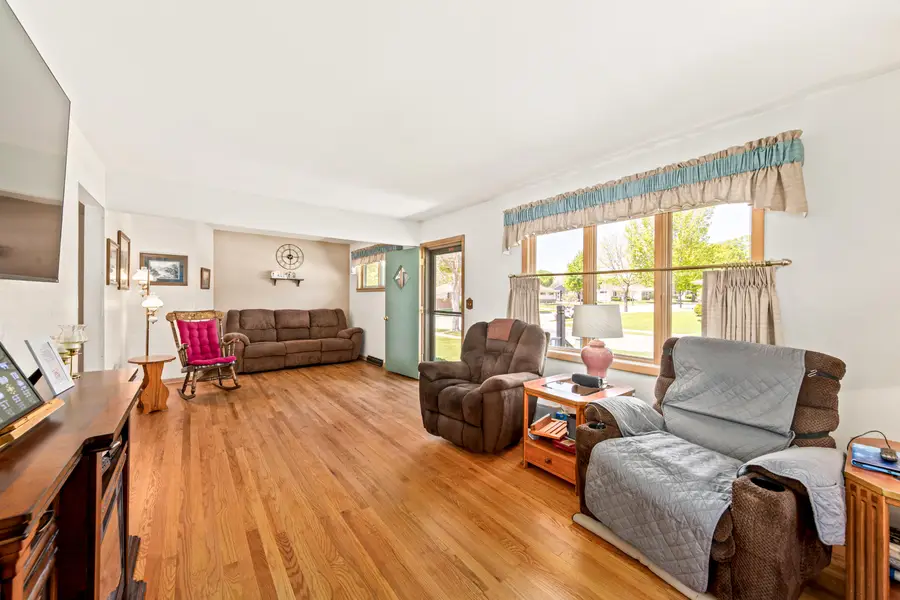5525 W Leroy Ave, Milwaukee, WI 53220 - #2