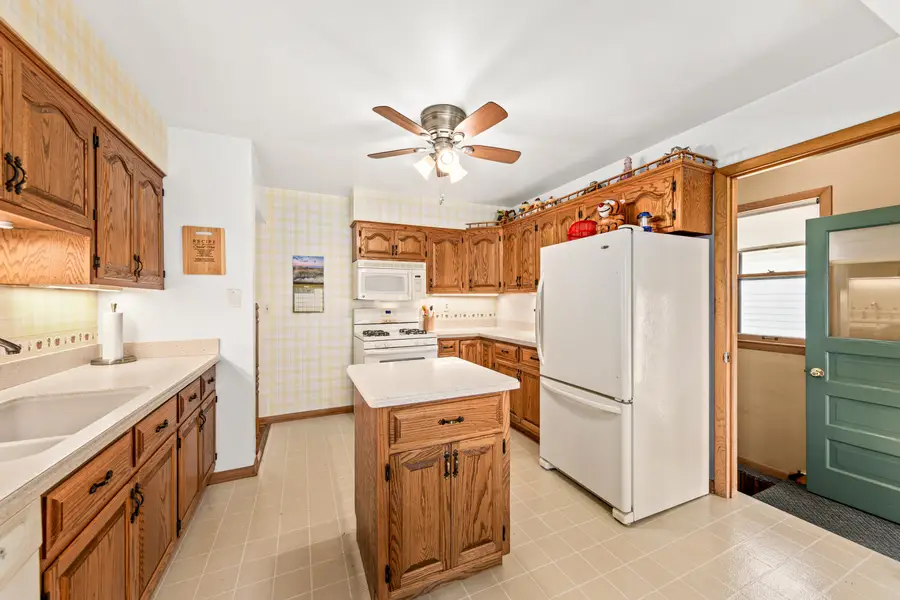 5525 W Leroy Ave, Milwaukee, WI 53220 - #3