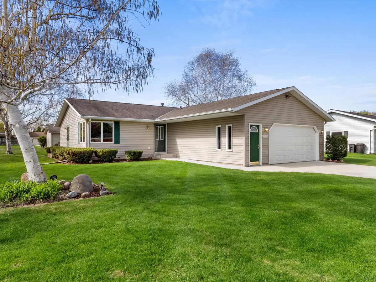 3903 Madeline Ln, Manitowoc, WI 54220 - #1