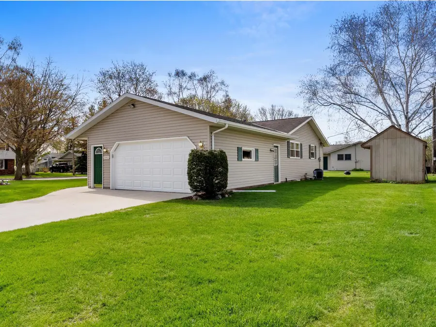 3903 Madeline Ln, Manitowoc, WI 54220 - #2