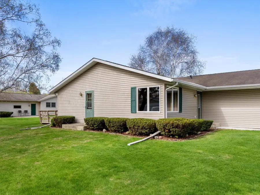 3903 Madeline Ln, Manitowoc, WI 54220 - #3
