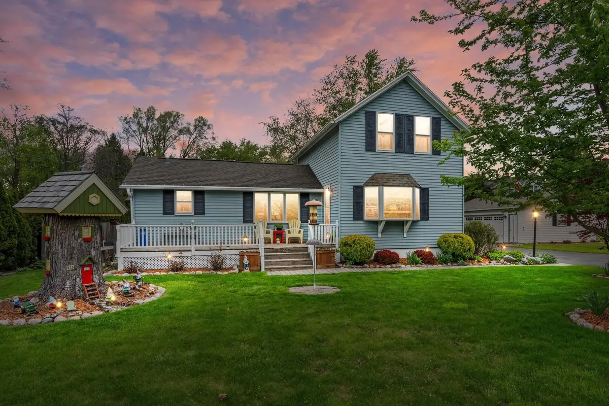 520 W Oakwood Rd, Oak Creek, WI 53154 - #1