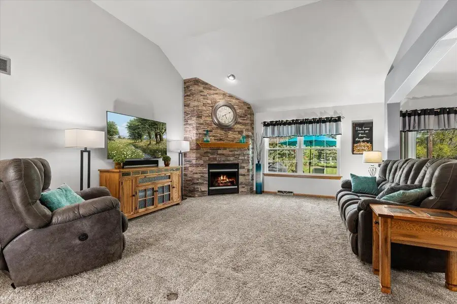 1990 Hummingbird Dr, Jackson, WI 53037 - #3